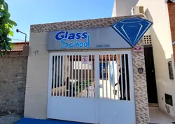 Entrada da Glass School na Av. Alziro Prates, 77